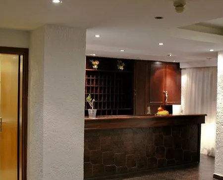Royal Centre Aparthotel 2*