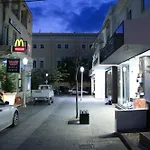 מלון דירות Royal Centre 2*