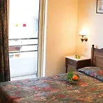 מלון דירות Royal Centre 2*