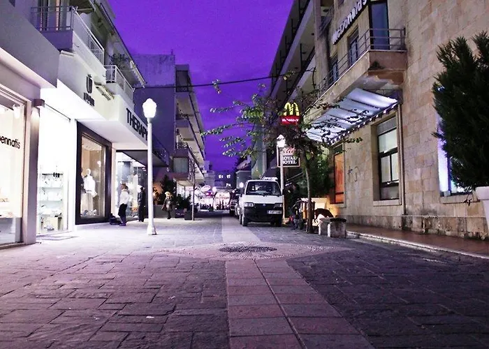 Royal Centre Aparthotel 2*